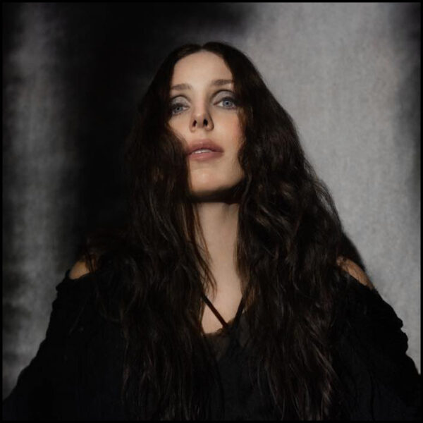 Chelsea Wolfe: She Reaches Out to She Reaches Out to She